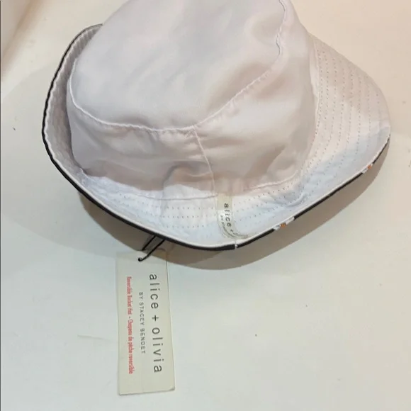 Alice + Olivia Reversible Black Hat with White Daisies - Picture 4 of 5